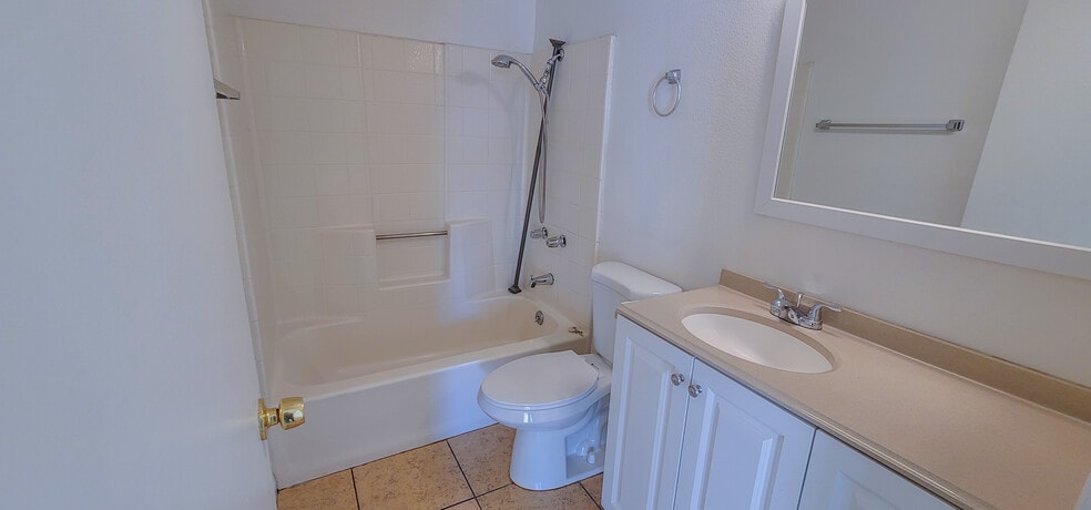 Master Bedroom bath - 33425 Wishing Well Trl