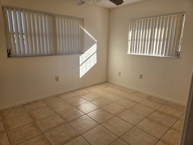 Building Photo - 4609 Leucadendra Dr