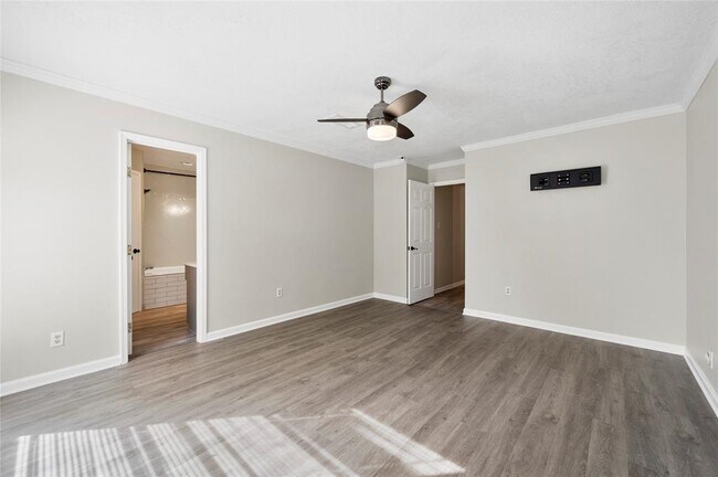 Building Photo - 16911 Summit Oaks Ln