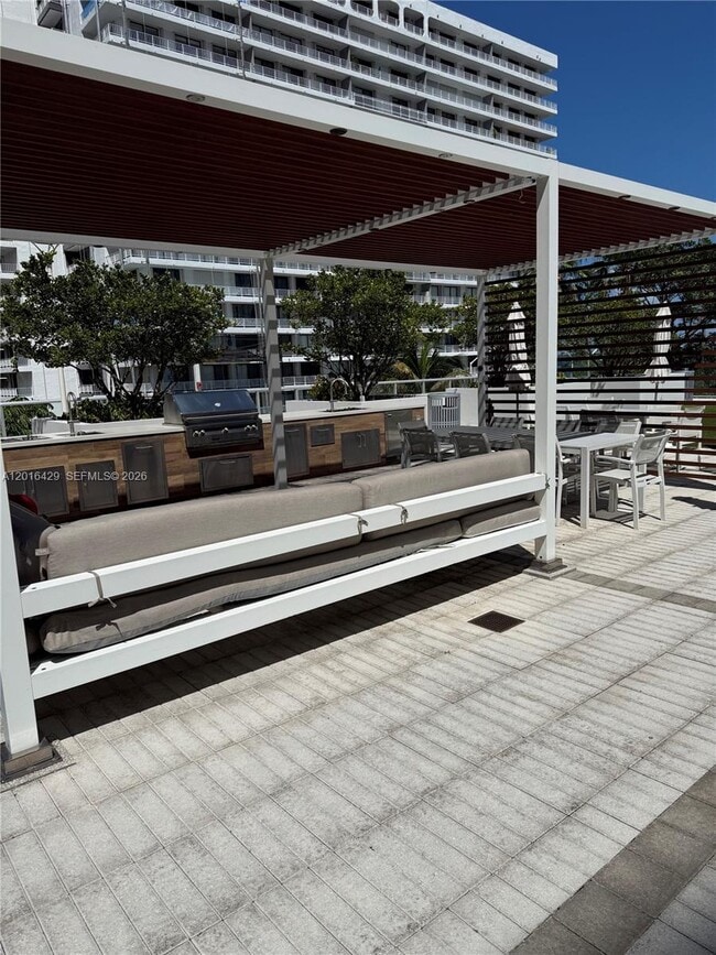 Building Photo - 1541 Brickell Ave