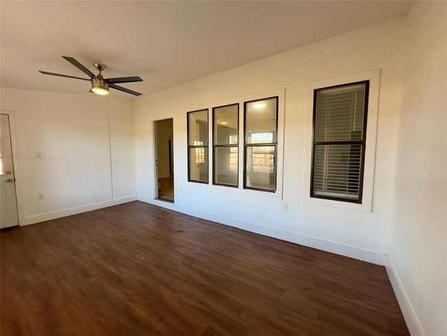 Building Photo - 2110 Meadow Brook Dr