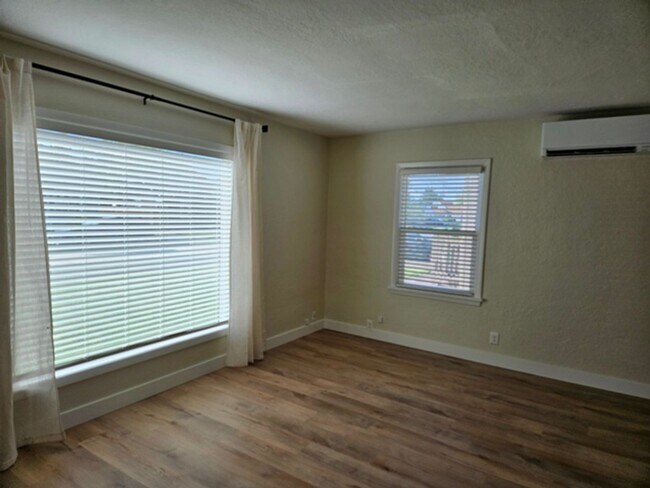 Building Photo - 3Bd/1Ba Single Story Home - For viewing!