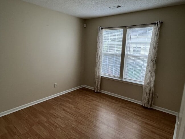 Building Photo - Updated 3 Bedroom, 2 Bath Ranch in NW Char...