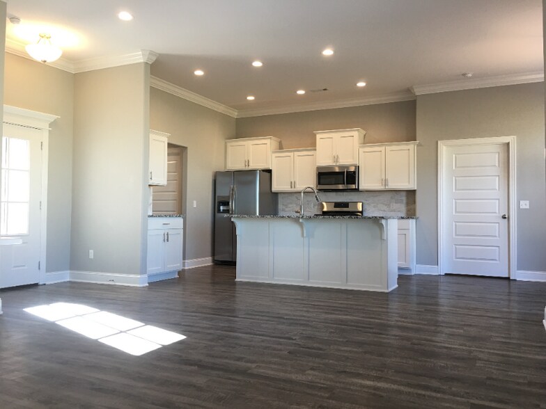 Building Photo - 550 N Greylag Way