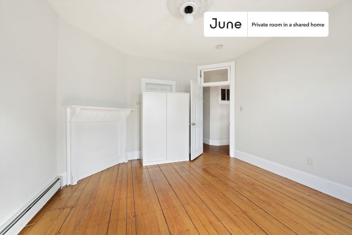 Building Photo - Room in Shared 4 bed/1 bath home in Roxbury