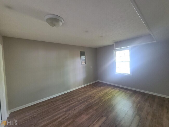 Building Photo - 127 Welcome Wood Dr