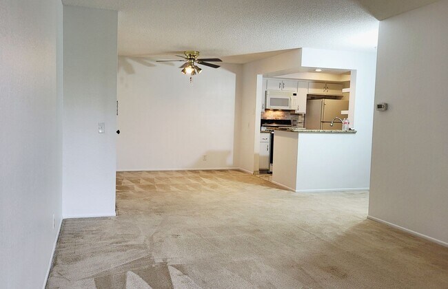 Building Photo - 2 Bedroom/ 2 Bath Condo In The Heart of Gl...