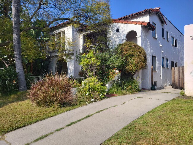 Building Photo - 346 N Alfred St