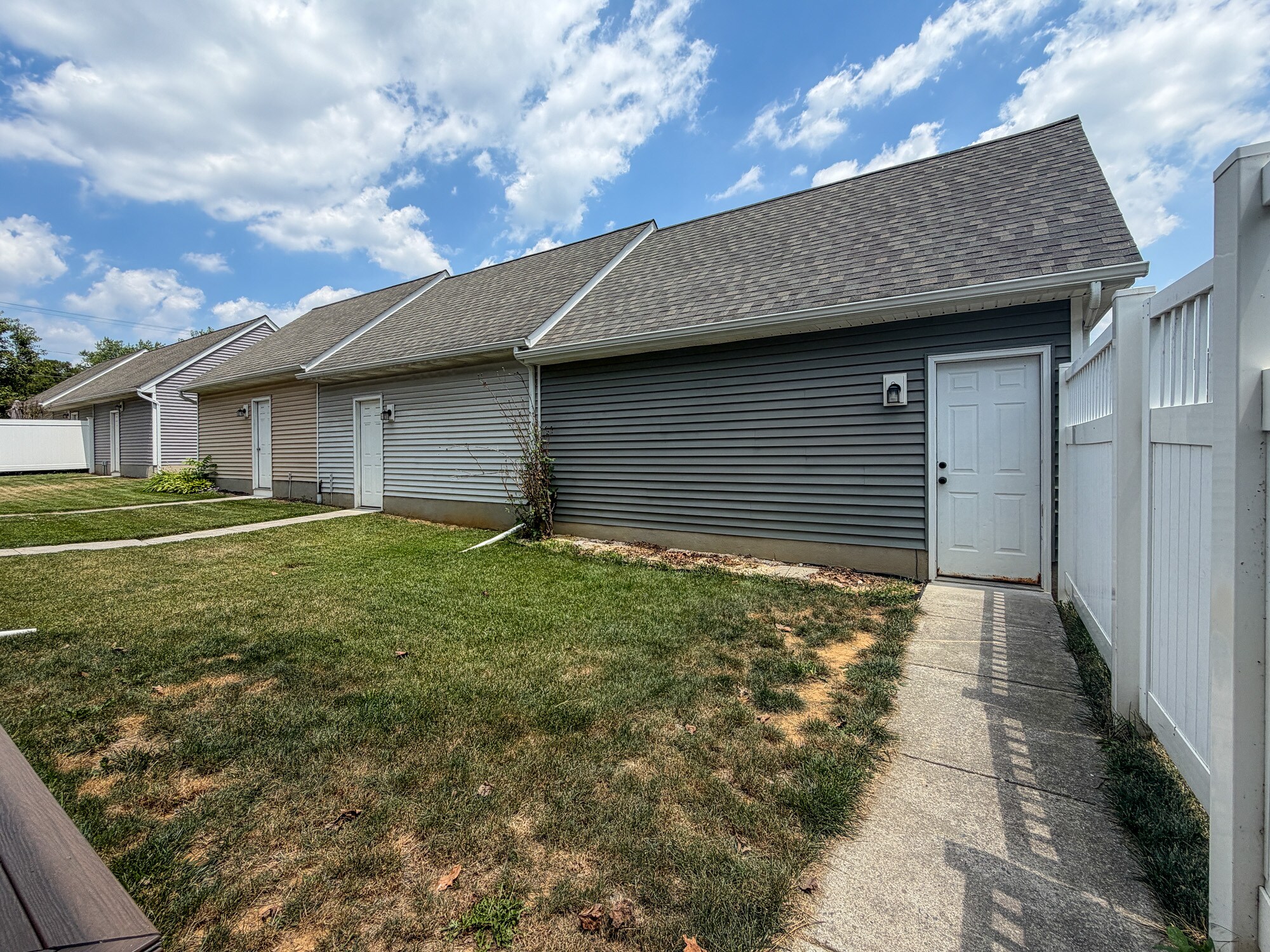 Building Photo - 900 Cadwell Ln