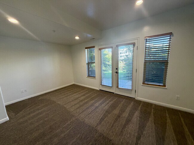 Building Photo - 3537 N Fox Run Dr
