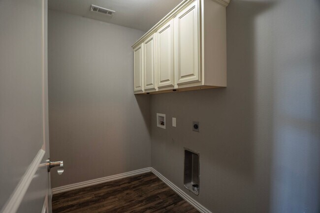 Building Photo - Stunning 3 bedroom, 2 bathroom Home available in Prairie Grove!