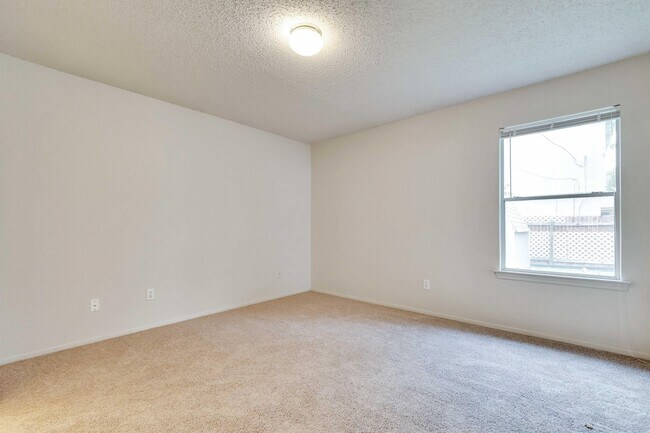 Building Photo - 1625 Sylvia Ct