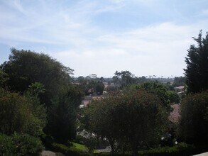 Building Photo - 3 BR Condo in Carlsbad! Close to Walking T...