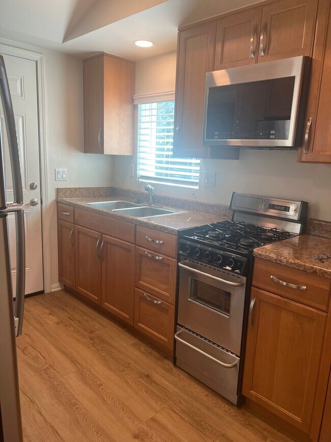 Building Photo - Charming, Open Concept, Single, Granada Hills ADU! Ready for Immediate Move-In!