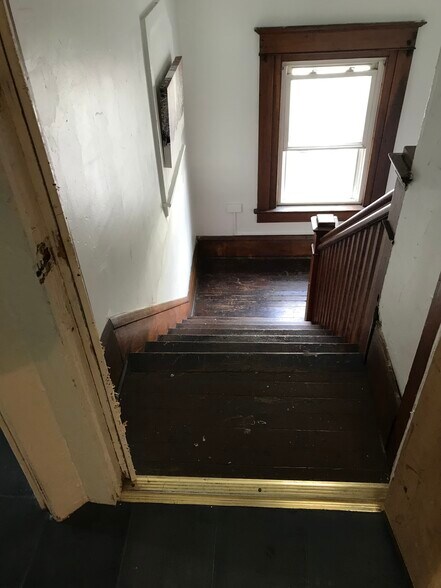 Building Photo - 104 Gayley St