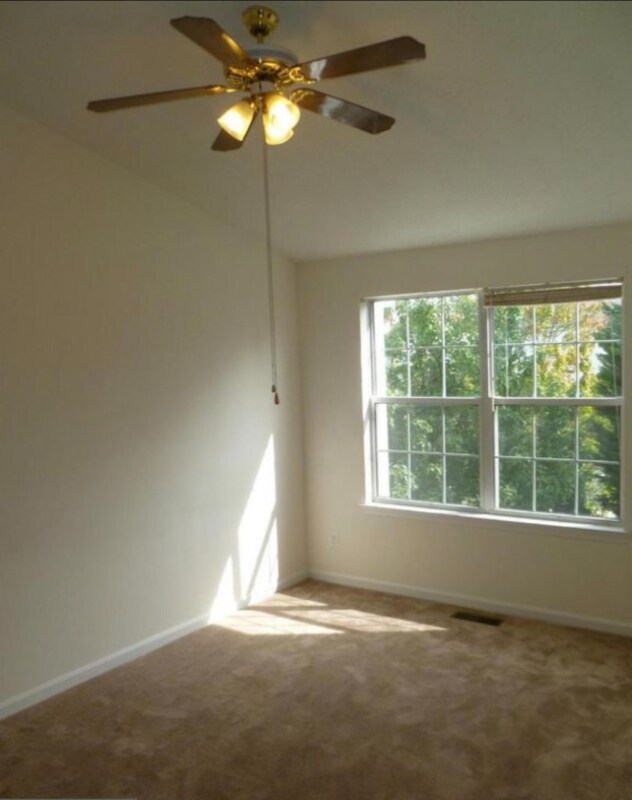 Building Photo - 8218 Catbird Cir