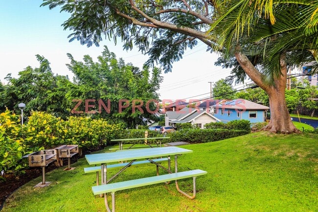 Building Photo - 2 bedroom, 1 bath unit with 1 parking stal...