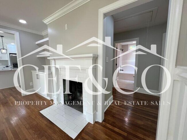 Building Photo - Spacious 3 bedroom home now available in Spartanburg!
