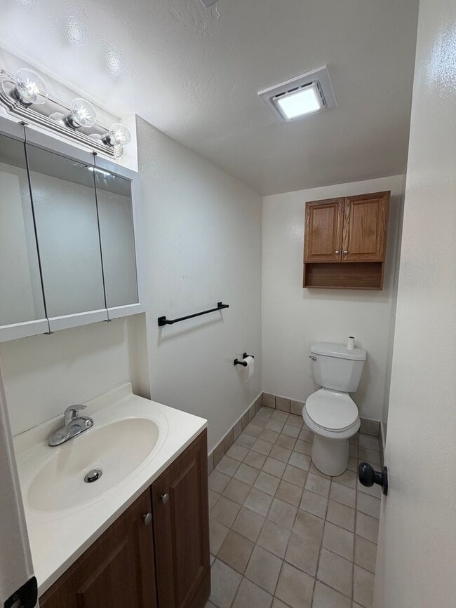 Building Photo - Spacious 3 bed / 1.5 bath townhome - La Mesa