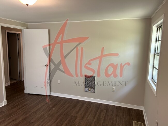 Building Photo - 3464 Red Banks Rd S