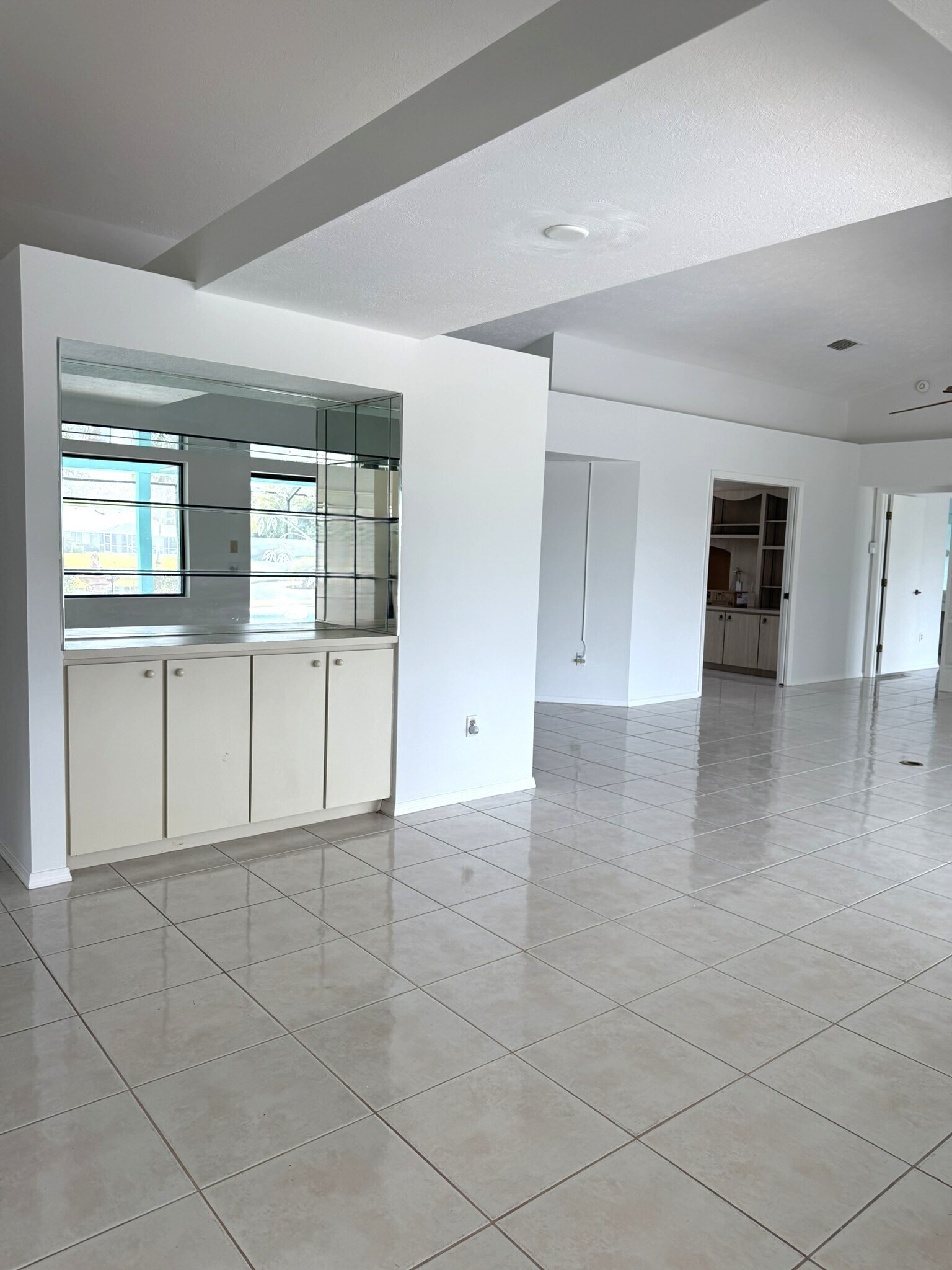 Building Photo - 1998 NE Ginger Ter