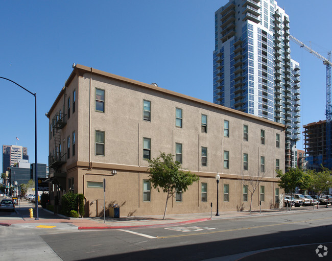 Building Photo - Clermont/Coast Hotel