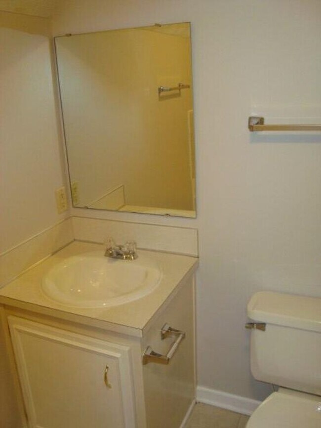 Building Photo - Charming Three Bedroom home available in Phenix City Al!