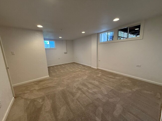 Building Photo - Charming historic home McMinnville 4 bed / 2.5 bath