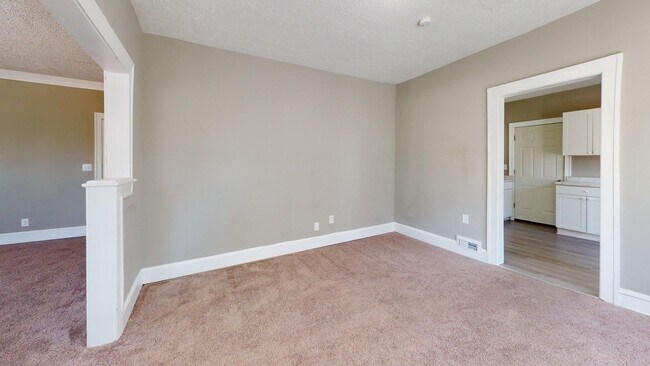 Building Photo - 3633 E 143rd St