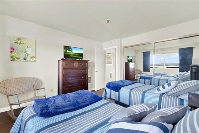 Building Photo - 1 Bed/1 Bath Crown Point Condo with Bay Views
