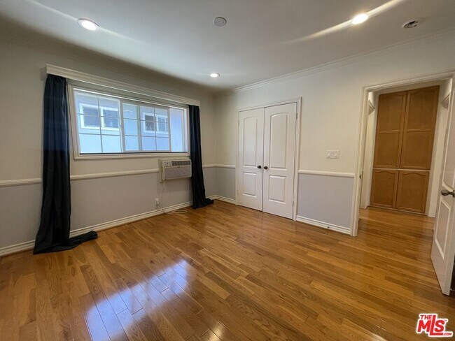 Building Photo - 1126 N Formosa Ave
