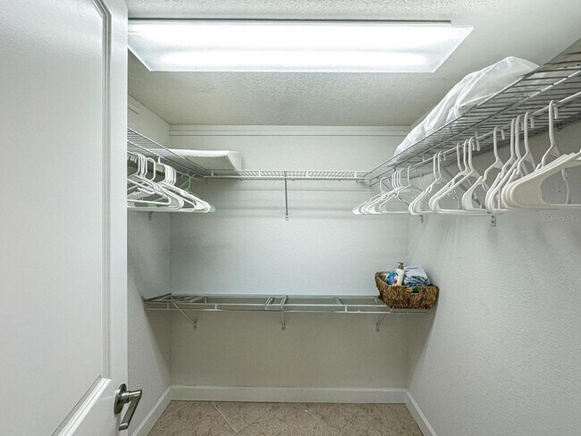 Building Photo - 7920 Sun Island Dr S