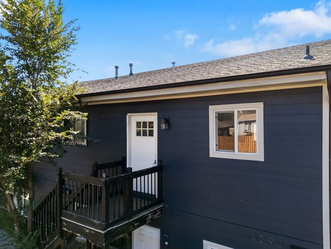 Building Photo - 4BR w/ Driveway Parking near Denver Zoo & City Park