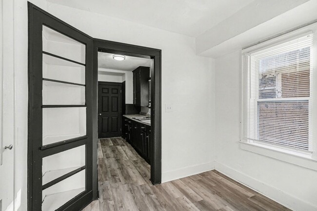 Building Photo - Beautiful 2 Bedroom 1 Bathroom in Kansas City!