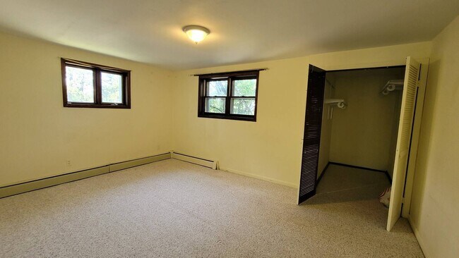 Building Photo - 2093 Creek Rd