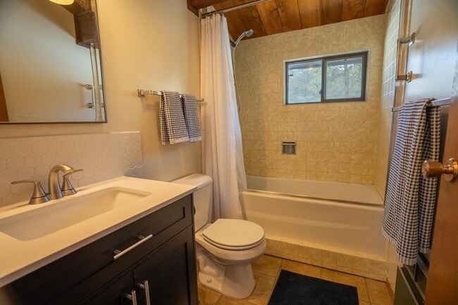 Building Photo - 18850 Fir Dr