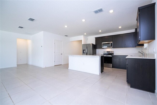 Building Photo - 471 Pine Tree Blvd