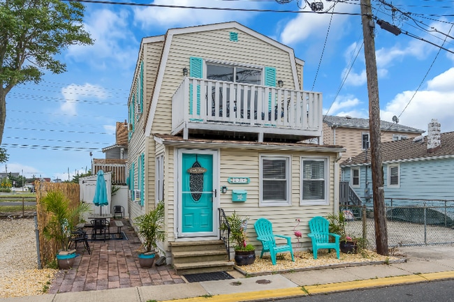 Building Photo - 227 Bay Terrace