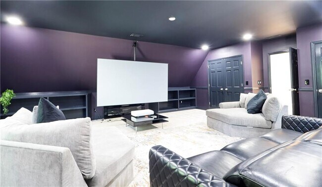 Building Photo - 700 S Brighton Ct