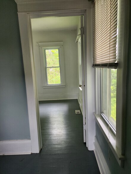 Connecting doorway (can be locked) - 89 S Main St