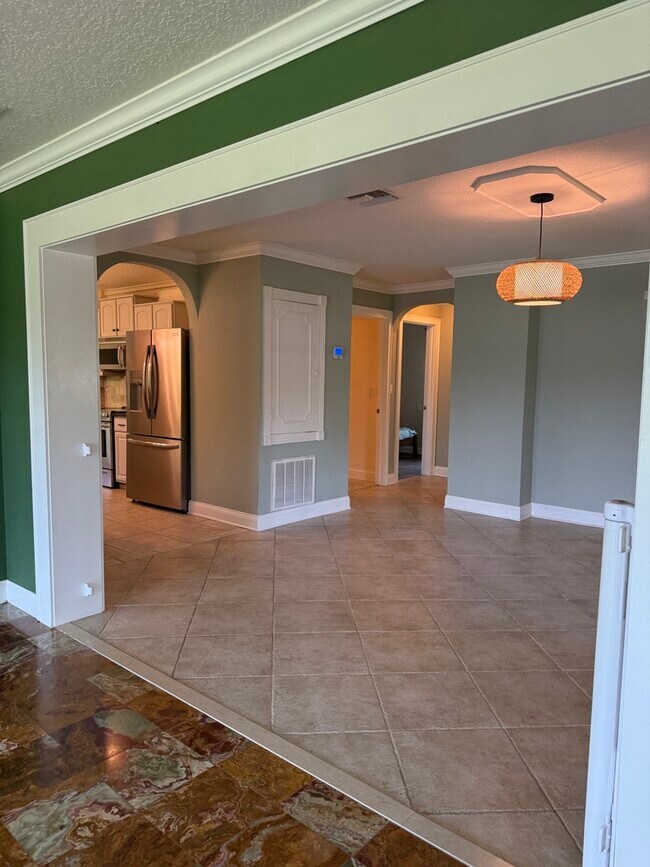Building Photo - 430 Gehr Ln