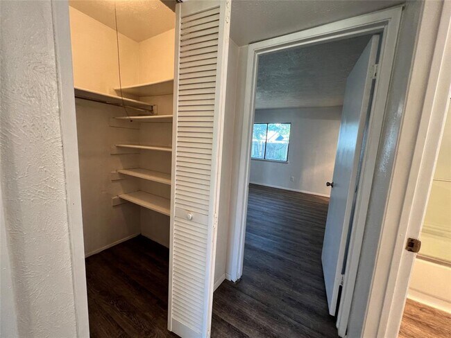 Building Photo - 24315 Beef Canyon Dr