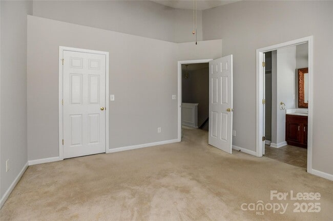 Building Photo - 332 Rock Ridge Ln