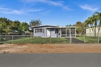 Building Photo - 137 NW 29th Ave