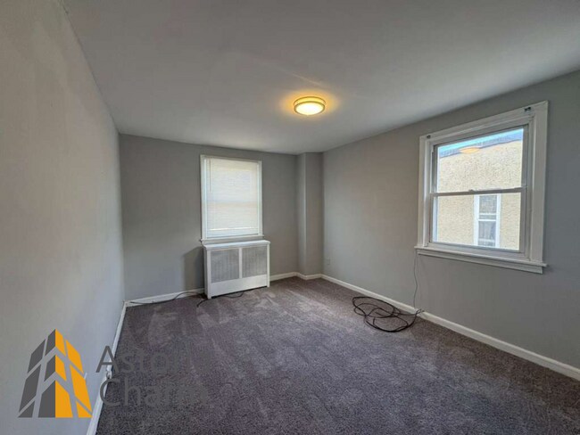 Building Photo - Conveniently Located 4 Bedroom with Privat...