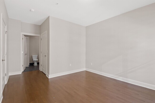 Building Photo - 100 Marshall St