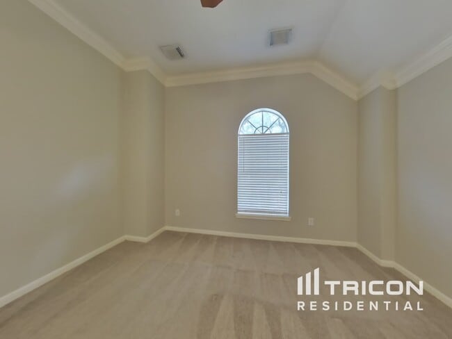 Building Photo - 9003 Cypress Square Dr