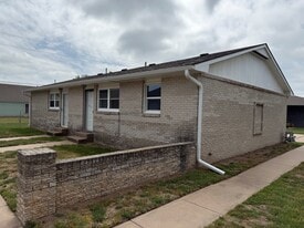Building Photo - 3404 Ridgewood Dr