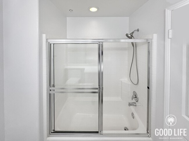 Building Photo - Stylish 2-Bed 2-Bth Home in Irvine with Pool, Jacuzzi, Basketball Court, Balcony & 2 Car Attached...