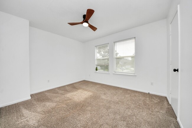 Building Photo - 322 Burris Park Dr